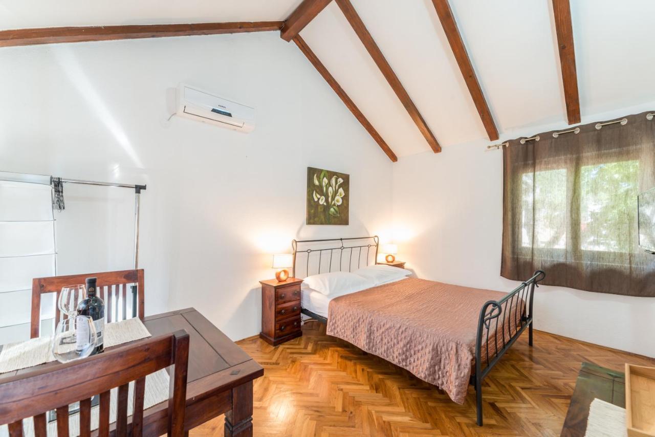 Apartmani Bugenvilija Brbinj Exterior photo